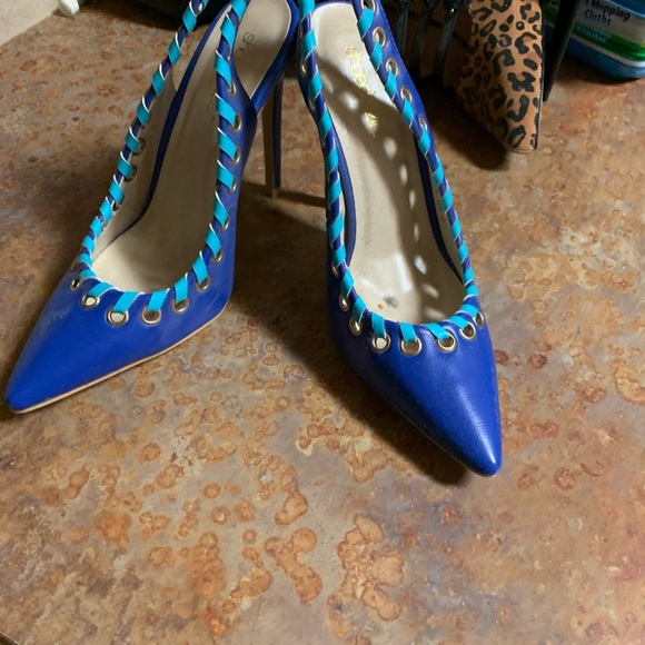 Pretty blue - Picture 2 of 5